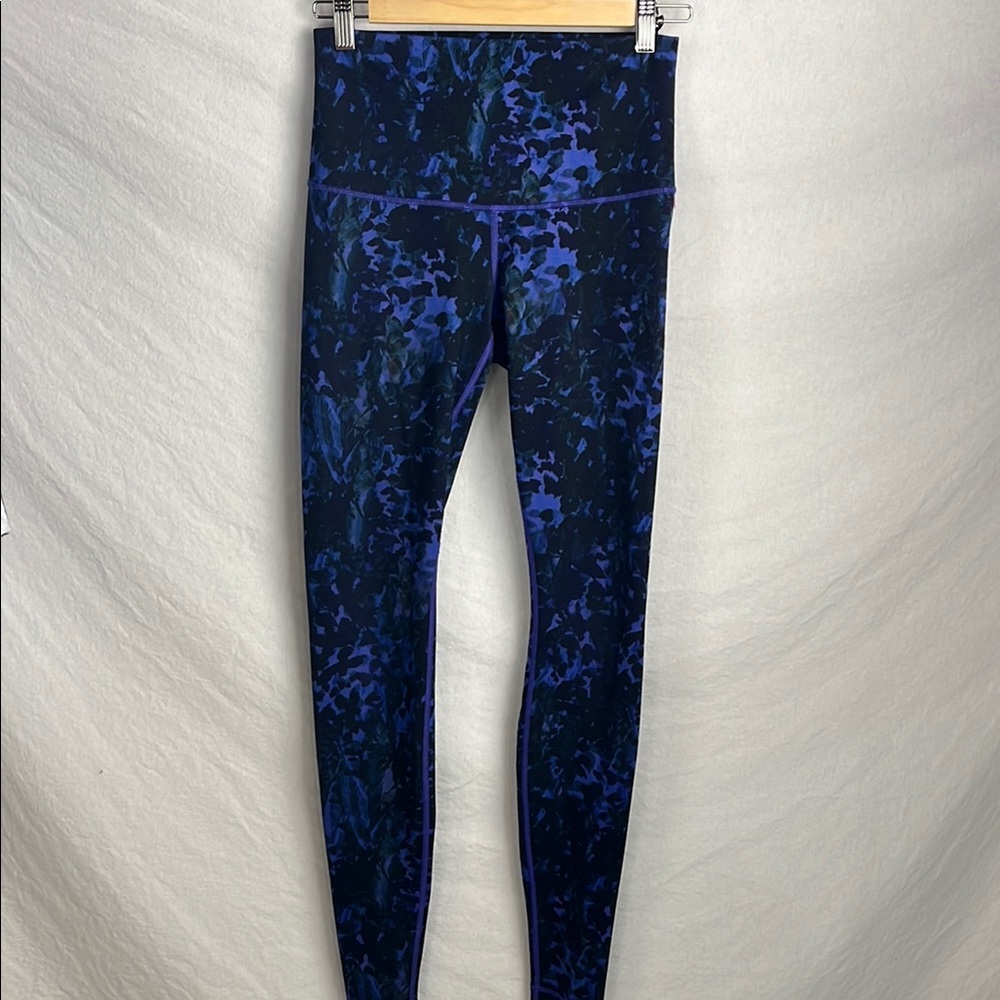 Lululemon Blue and Black Patterned Leggings 4 tall